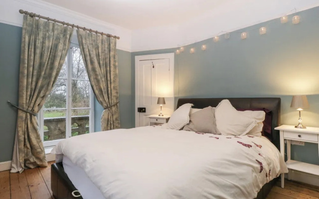 Vallis Oak Villa