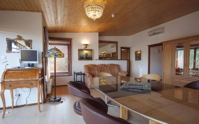 Hotel No. 16