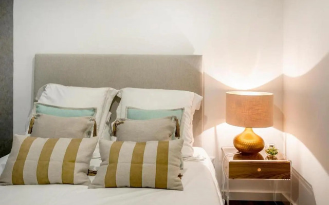 Elegant 2 Bedroom Apartment in Iconic Alfama!