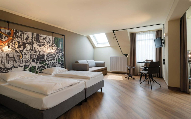 Titania Hotel