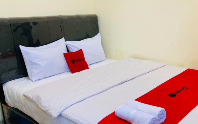 RedDoorz near Paragon Mall Semarang 2 – Guest Rooms – Semarang