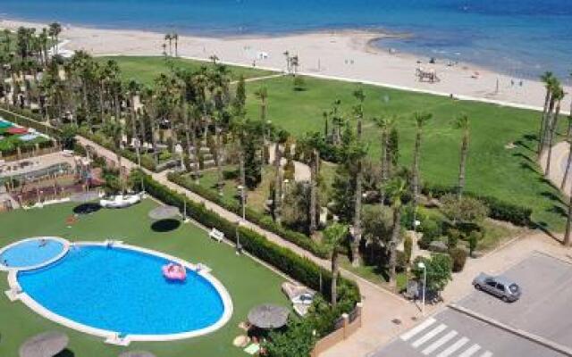 ayf lujoso y moderno en 1  linea de playa