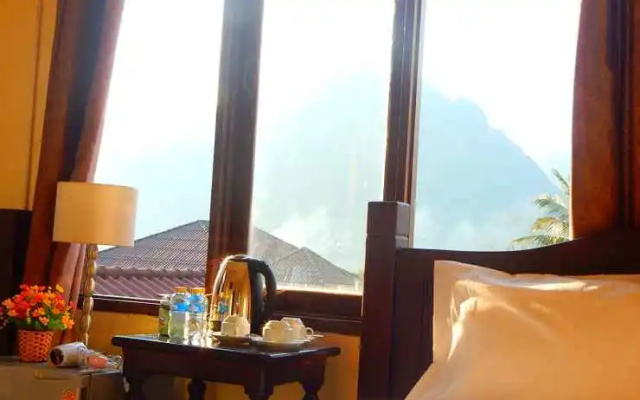 Vang Vieng Camellia Hotel