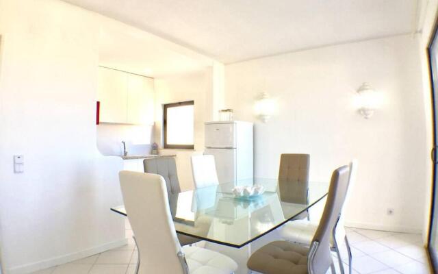 Bellavista Avenida Pool and city center