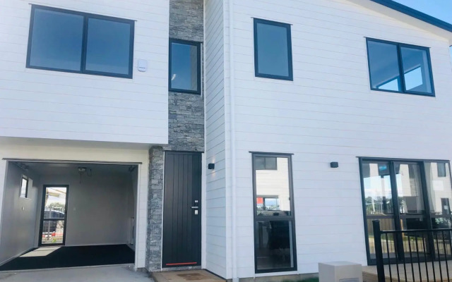 Modern & Luxurious Home 3