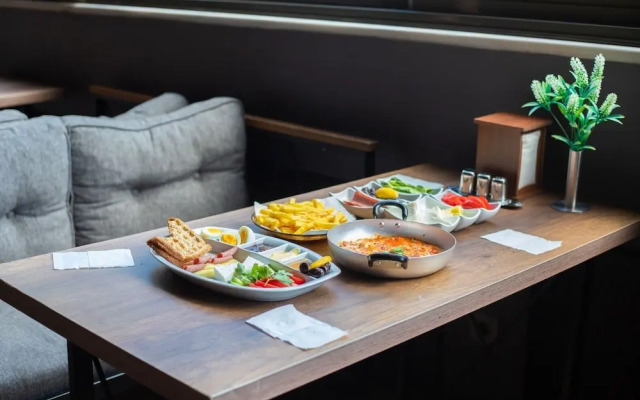 The Hera Suit Hotels