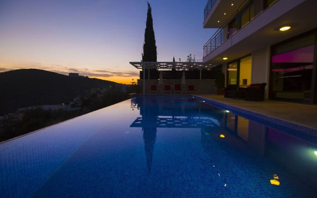 Villa Merak by Akdenizvillam