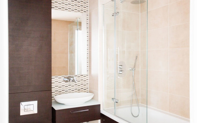 Canary Views One Bed and Bath Apartment