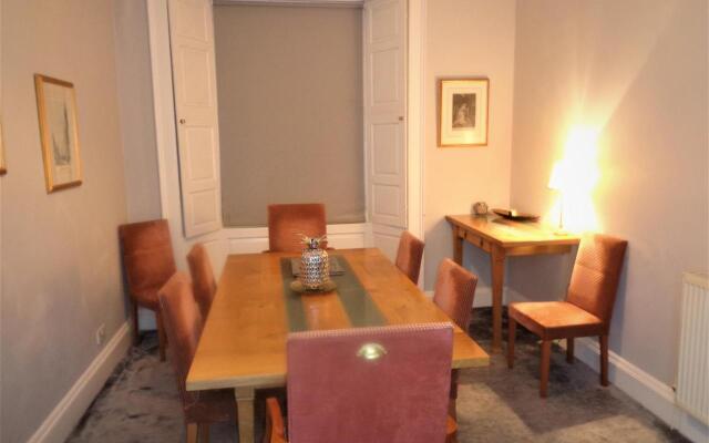 Premier Inn Edinburgh City Centre(York Place)