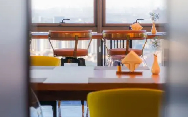 J One Hotel