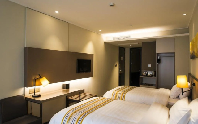 Home Inn Plus Shanghai Chifeng Road Metro Station