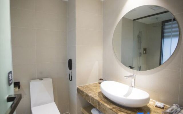 Lavande Hotel Wuhan Wujiashan 5th Ring Sports Center