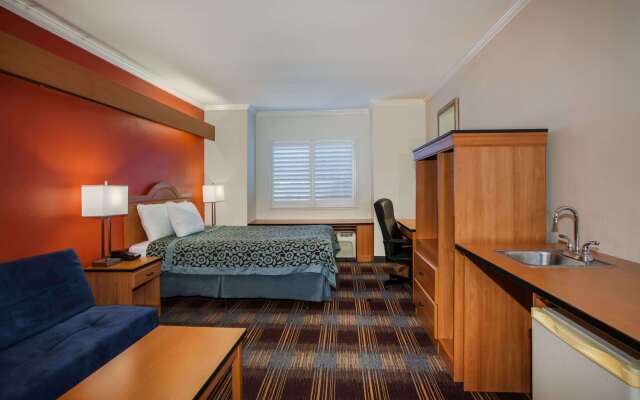 Days Inn & Suites by Wyndham Antioch