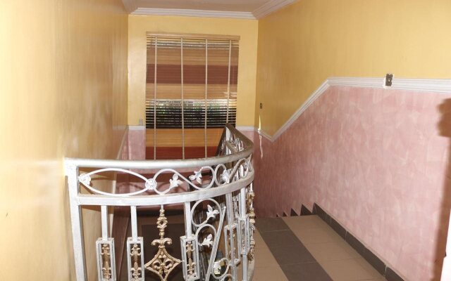 Lifeline Hotel and Suites
