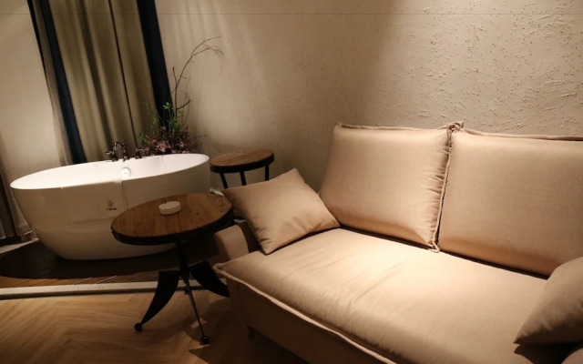 The Twelve Manor•Terraces Lodge