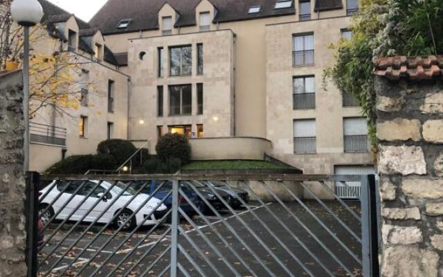 Studio Port Marly wifi et Parking