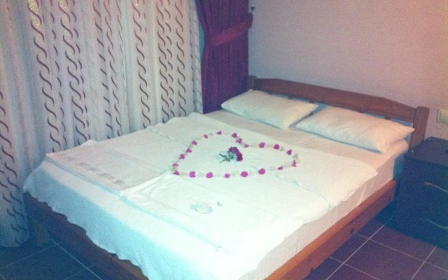 Fami̇ra Otel