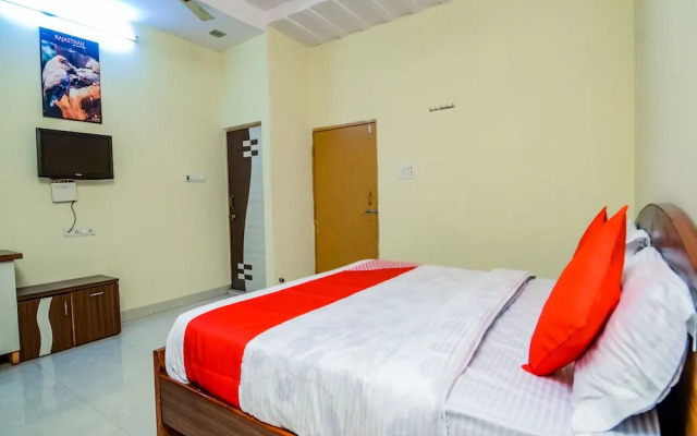 OYO 18825 Hotel Akshey