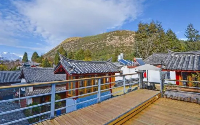 Yixing Thatched Cottage Inn (Lijiang Old Town Dashuiche Branch)