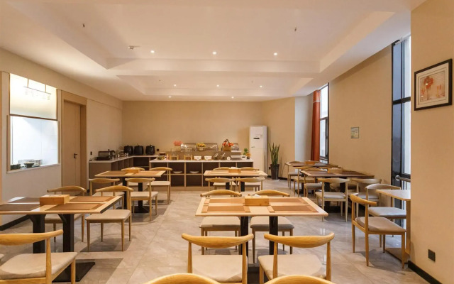 Starway Hotel Gongyi Wanyang Shopping Mall