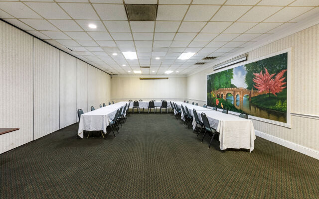 Rodeway Inn & Suites