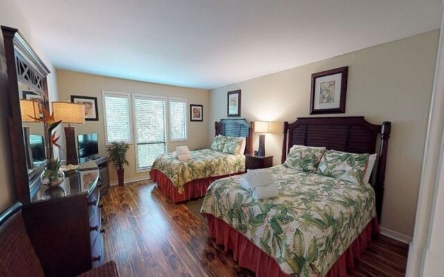 Centre Court by RedAwning