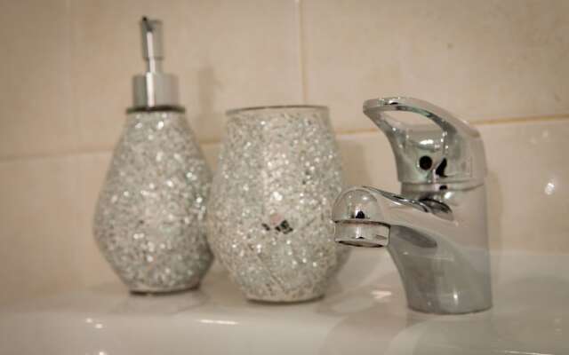 Central Suite - Simple2let Serviced Apartments