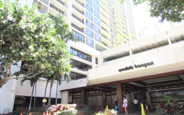 Waikiki Banyan Oceanview 24th Floor