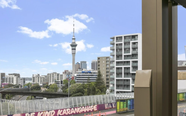 Brand new & vibrant living on K'rd