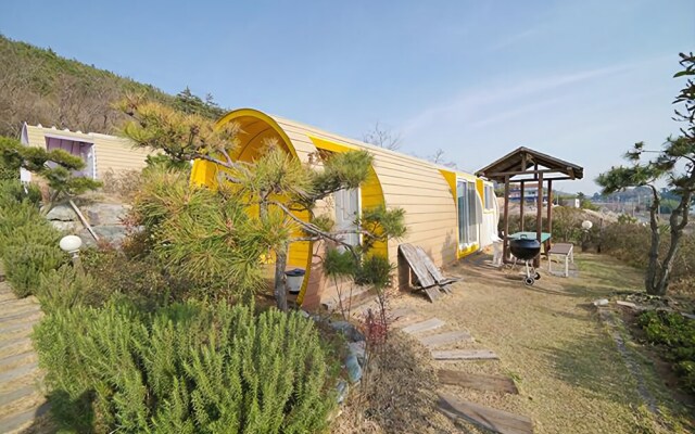 Yeosu Tirol Pension