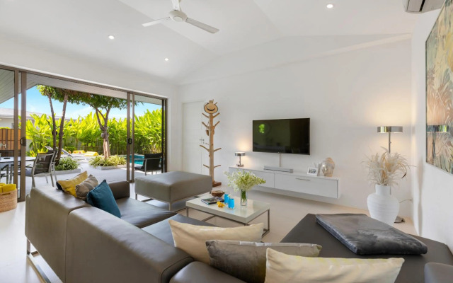 Villa White Orchid