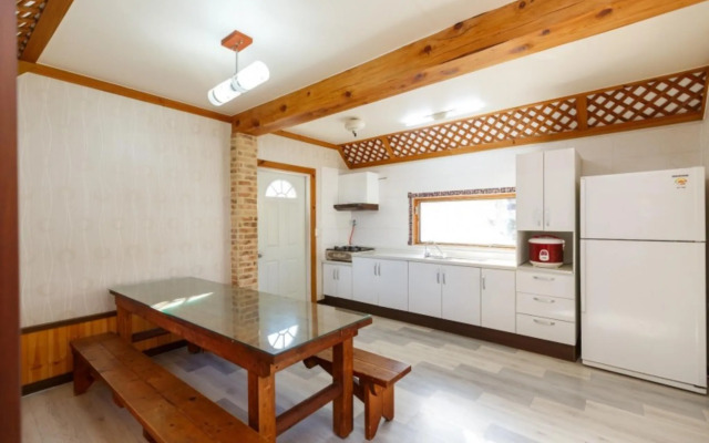 Yangyang Seorak Badanamuro Pension