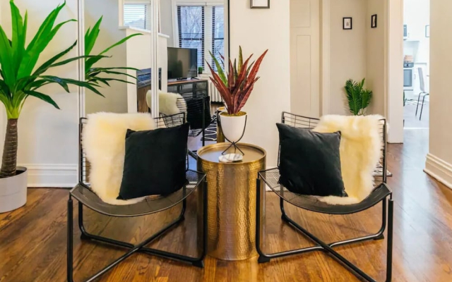 Best Deal 2BR Apt in Lakeview