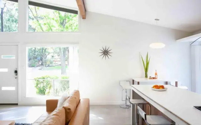 Travis Heights Modern III