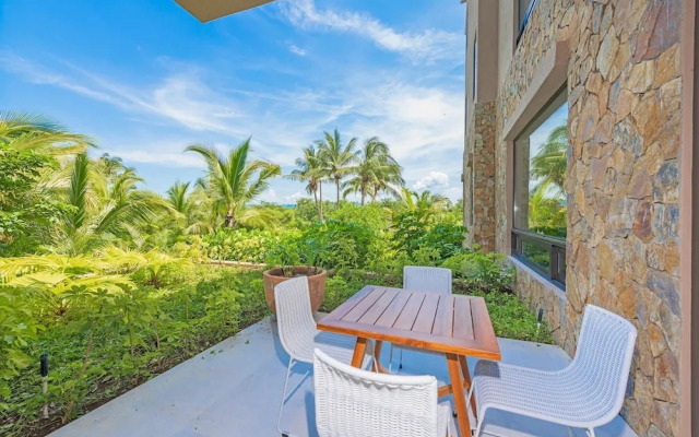 Sunny Vacation Condo 3