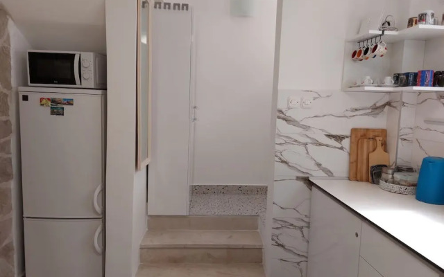 Homey 1-BR Apt