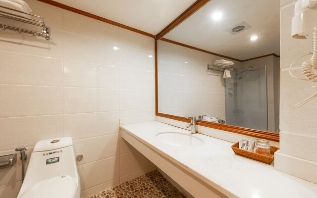 Lenka Hotel by OYO Rooms