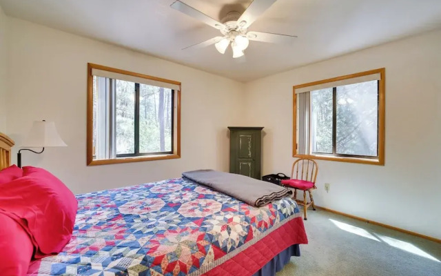 Hikers Haven: Pine Getaway w/ Wraparound Deck!