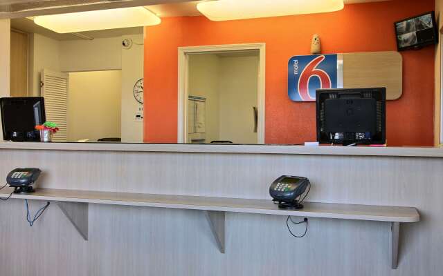 Motel 6 Bismarck, ND