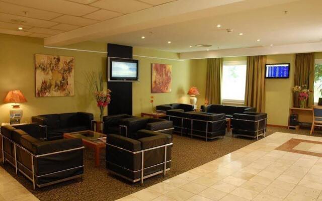 Hotel Aeroparque Inn & Suites