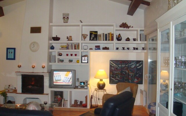 Gorgeous Villa in Bagnols-en-Foret with Swimming Pool