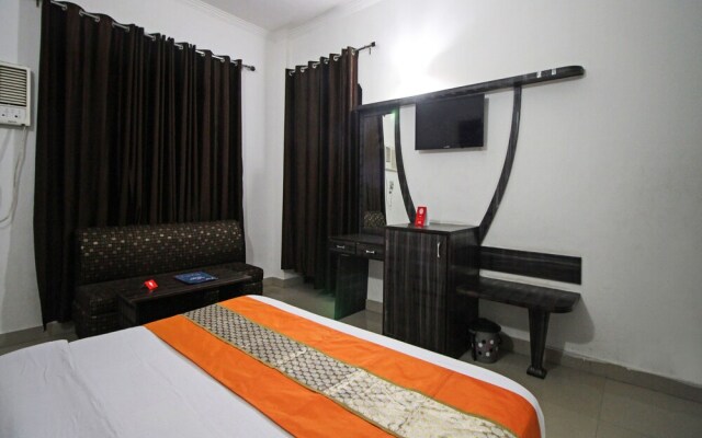 OYO 5093 Hotel Broadway