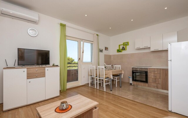 Amazing Apartment in Makarska With 1 Bedrooms and Wifi