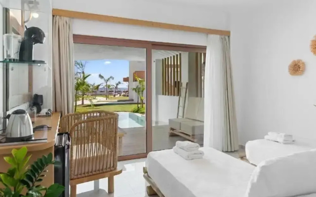 Alia Beachfront Suites and Spa