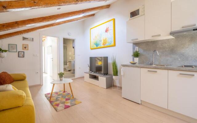 Fran Center Apartments (Square)