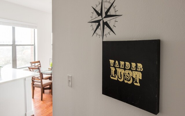 1 BR Uptown Apt close to shopping by Frontdesk