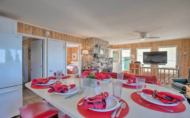 Exquisite Oceanside House w/ Pacific Views & Deck!