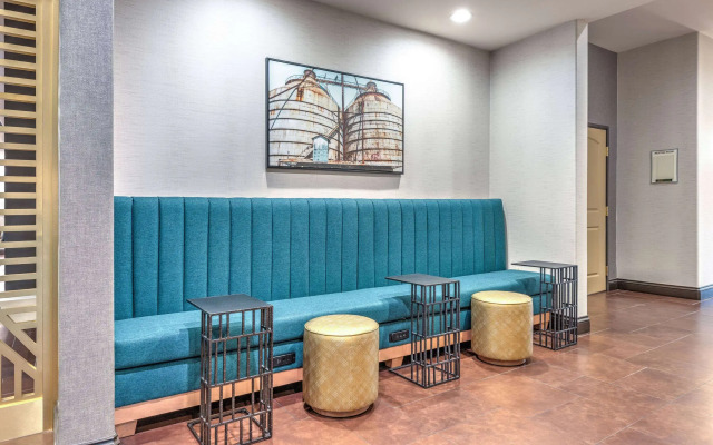 La Quinta Inn & Suites by Wyndham Woodway - Waco South
