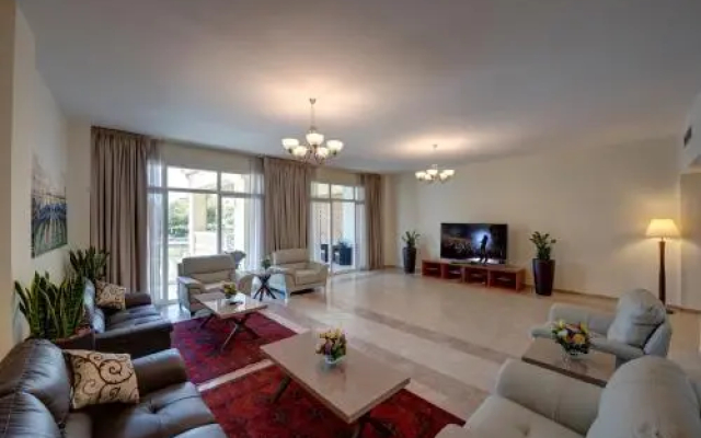 J5 Three Bedroom Terrace Apartment Motor City families only - Apartment in Dubaï - Photo 4