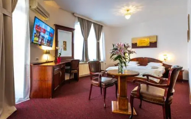 Garni Hotel Royal Crown